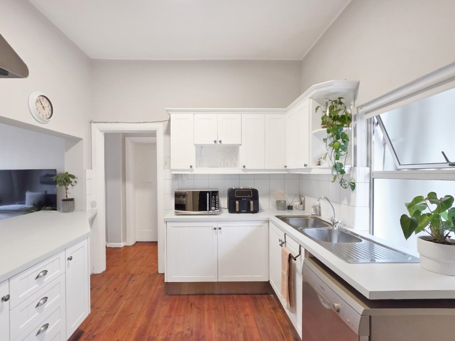 To Let 2 Bedroom Property for Rent in Green Point Western Cape